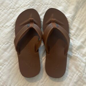 American Eagle Flip flops